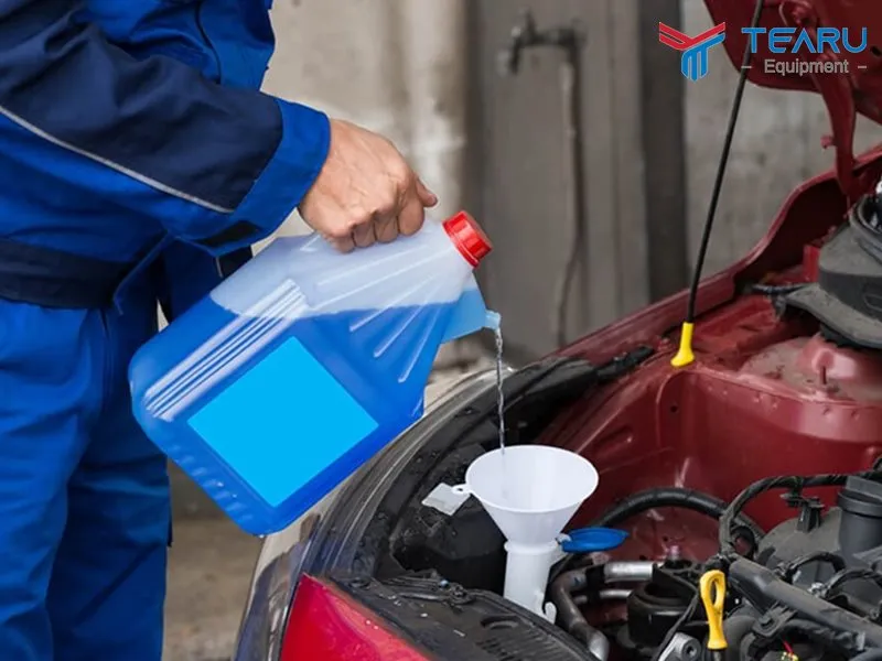 Quy trình thay nước rửa kính xe ô tô toàn bộ, loại bỏ dung dịch cũ