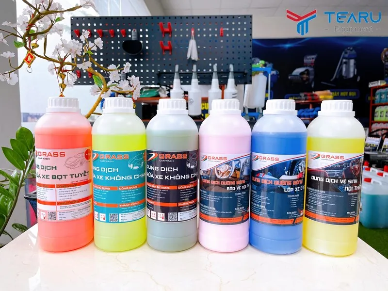 Sử dụng nước rửa và chăm sóc xe chuyên dụng