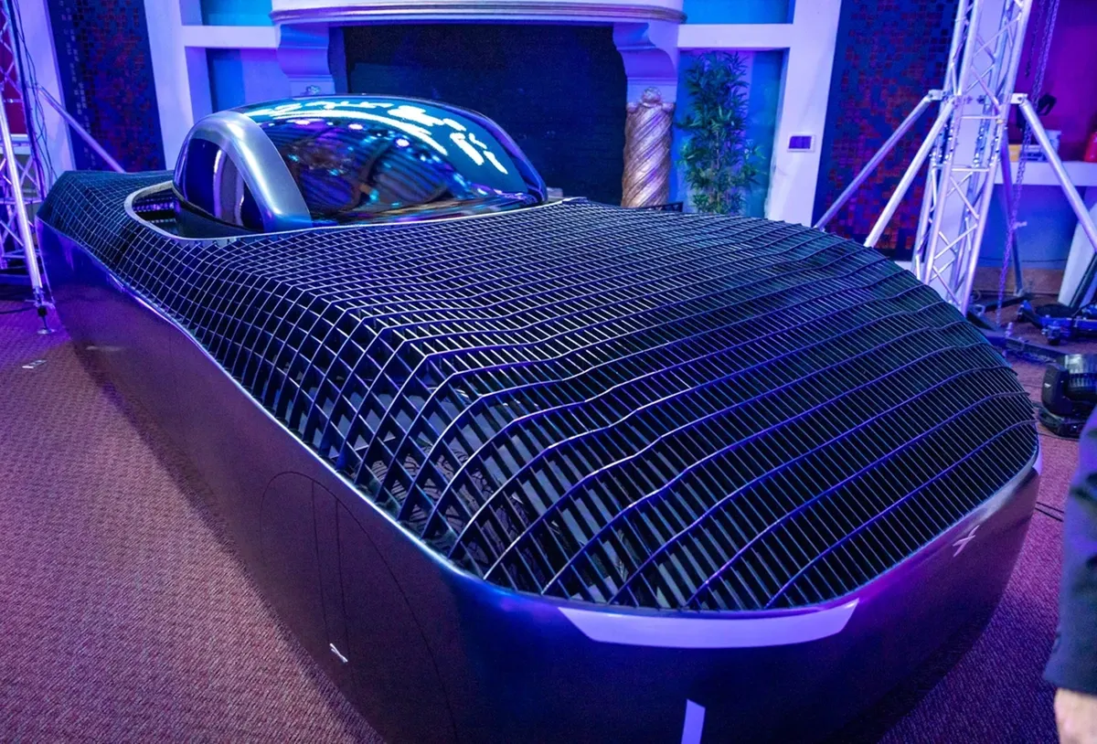 Hệ thống an toàn Model A bao gồm cảm biến va chạm, dù đạn đạo khẩn cấp và khả năng hạ cánh tự động