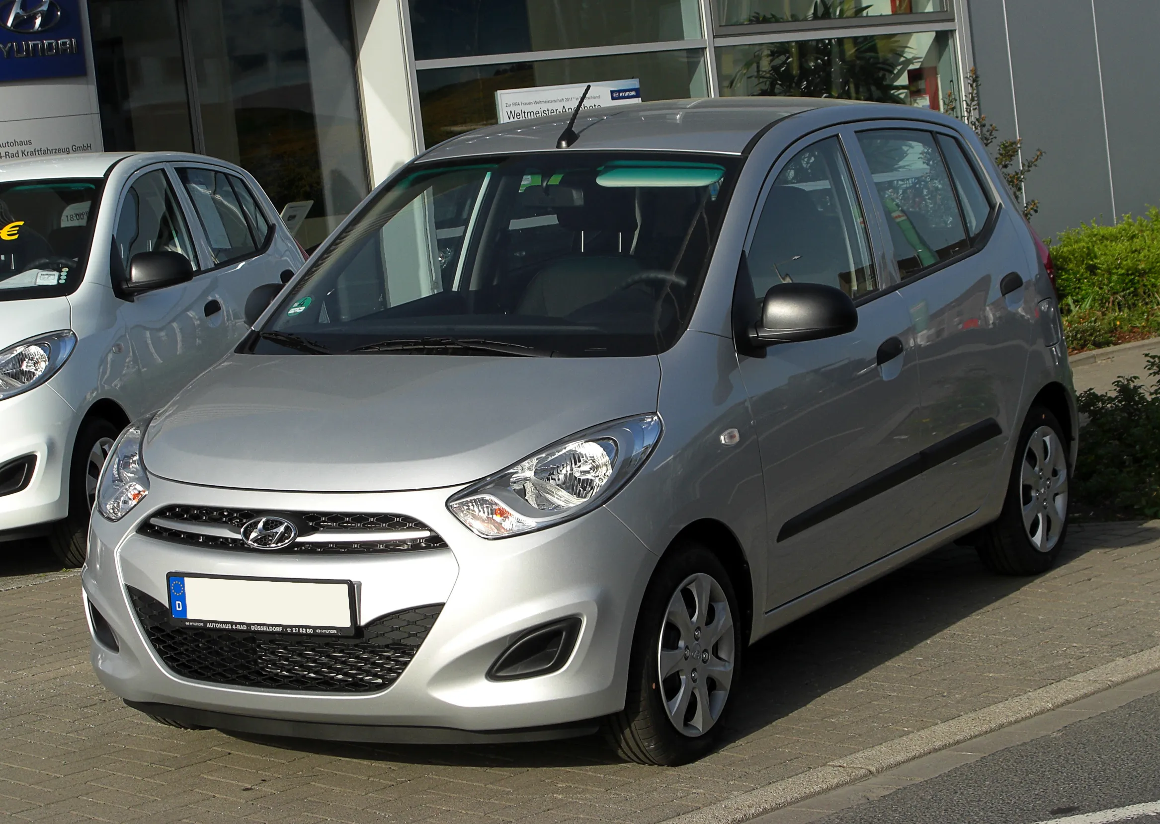 Hyundai i10 đời 2011, mẫu xe đô thị thuộc phân khúc ô tô 4 chỗ dưới 300 triệu
