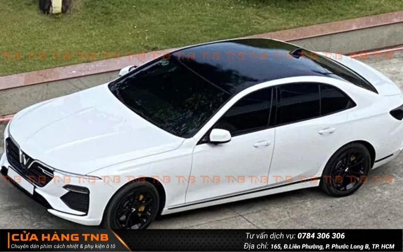 Chủ xe bóc decal dán nóc đen ô tô trước ngày đi đăng kiểm