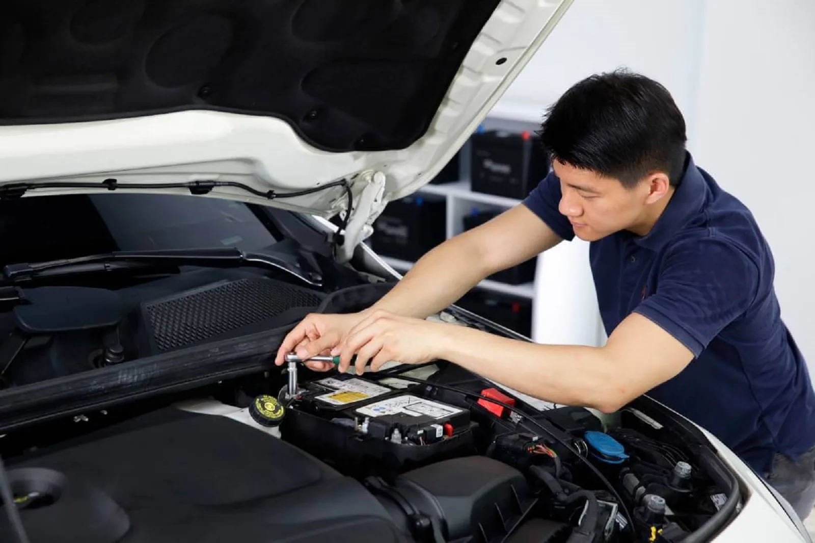 Ắc quy yếu là nguyên nhân hàng đầu khiến xe đề khó nổ