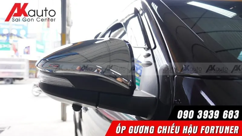Ốp gương chiếu hậu xe Fortuner chống trầy xước