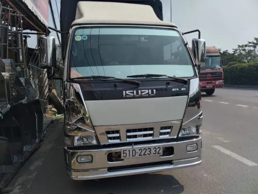 Ốp gương và cản trước xe tải Isuzu