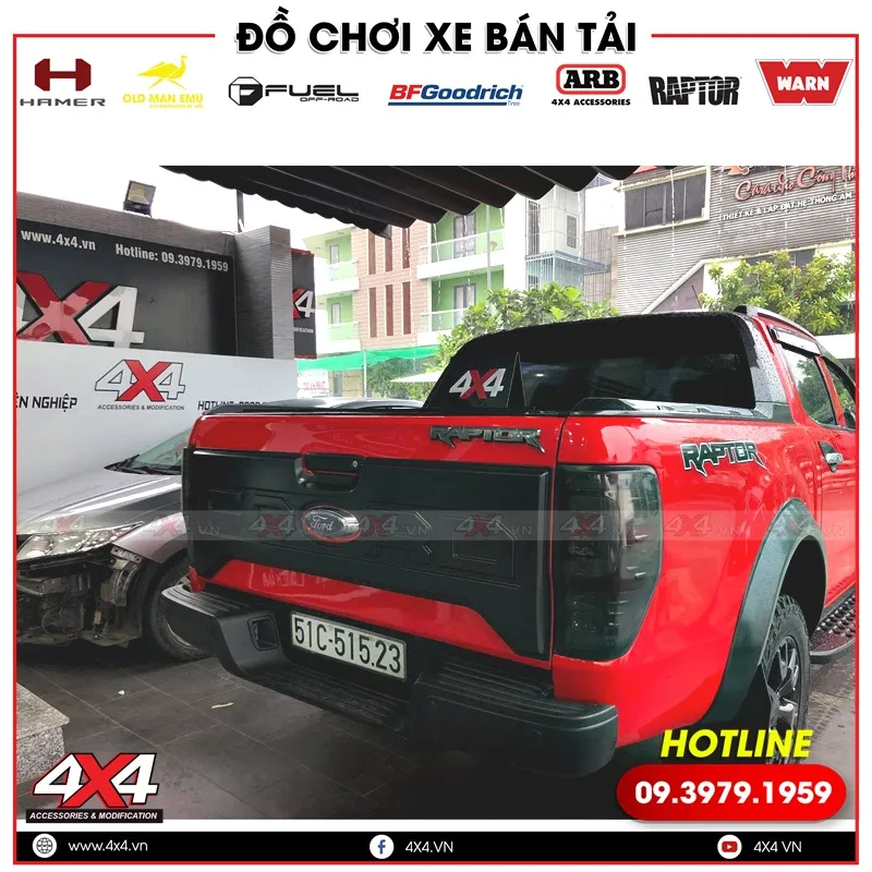 Chiếc bán tải Ford Ranger độ ốp cốp sau chữ Ford đẹp, chất và hầm hố