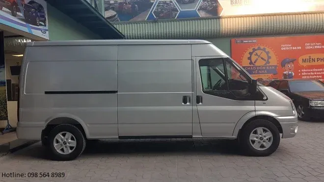 Xe Ford Transit 16 chỗ sau khi hoán cải thành xe Van chở hàng với khoang chứa rộng rãi