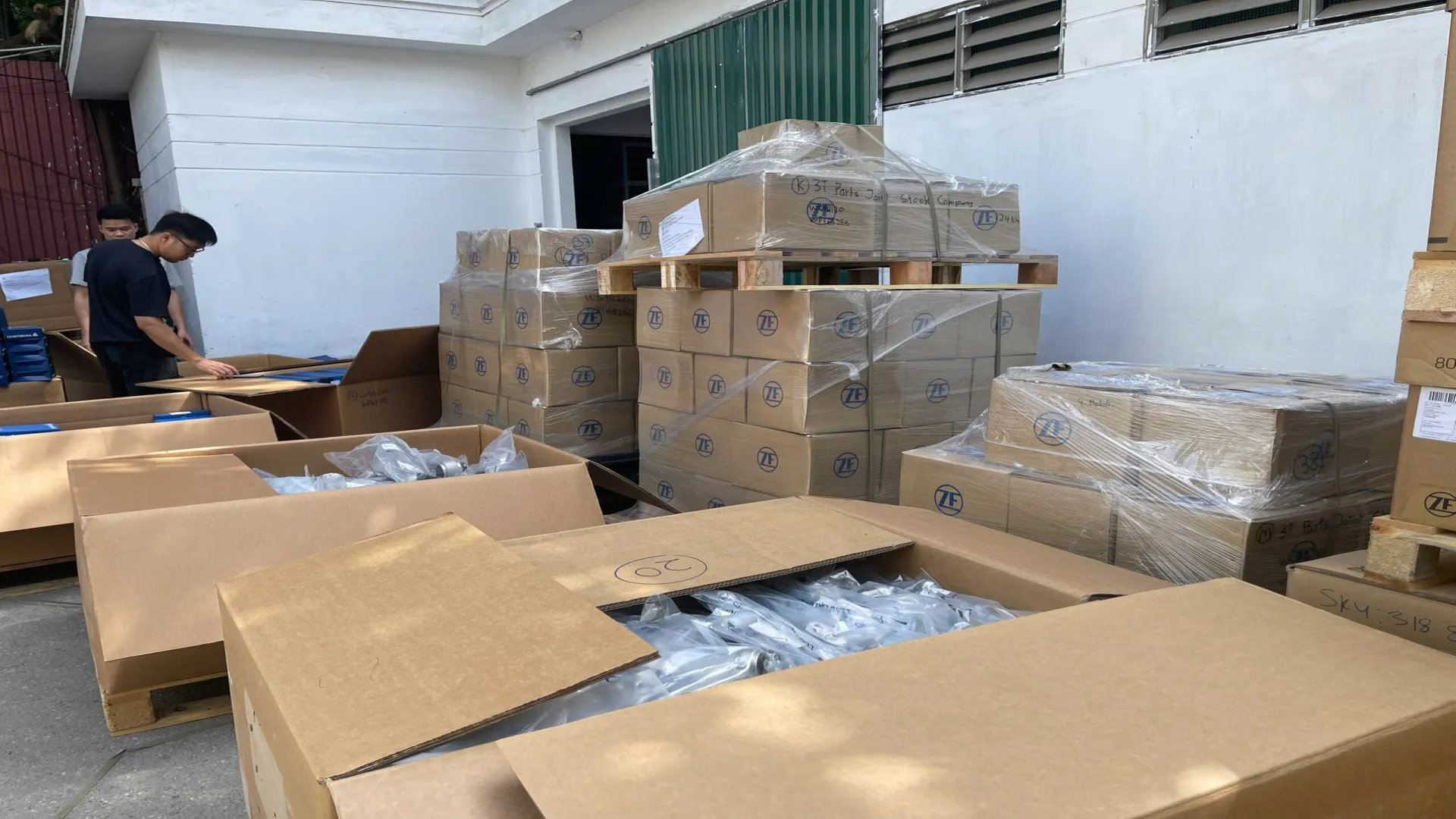 Phụ tùng chính hãng OEM