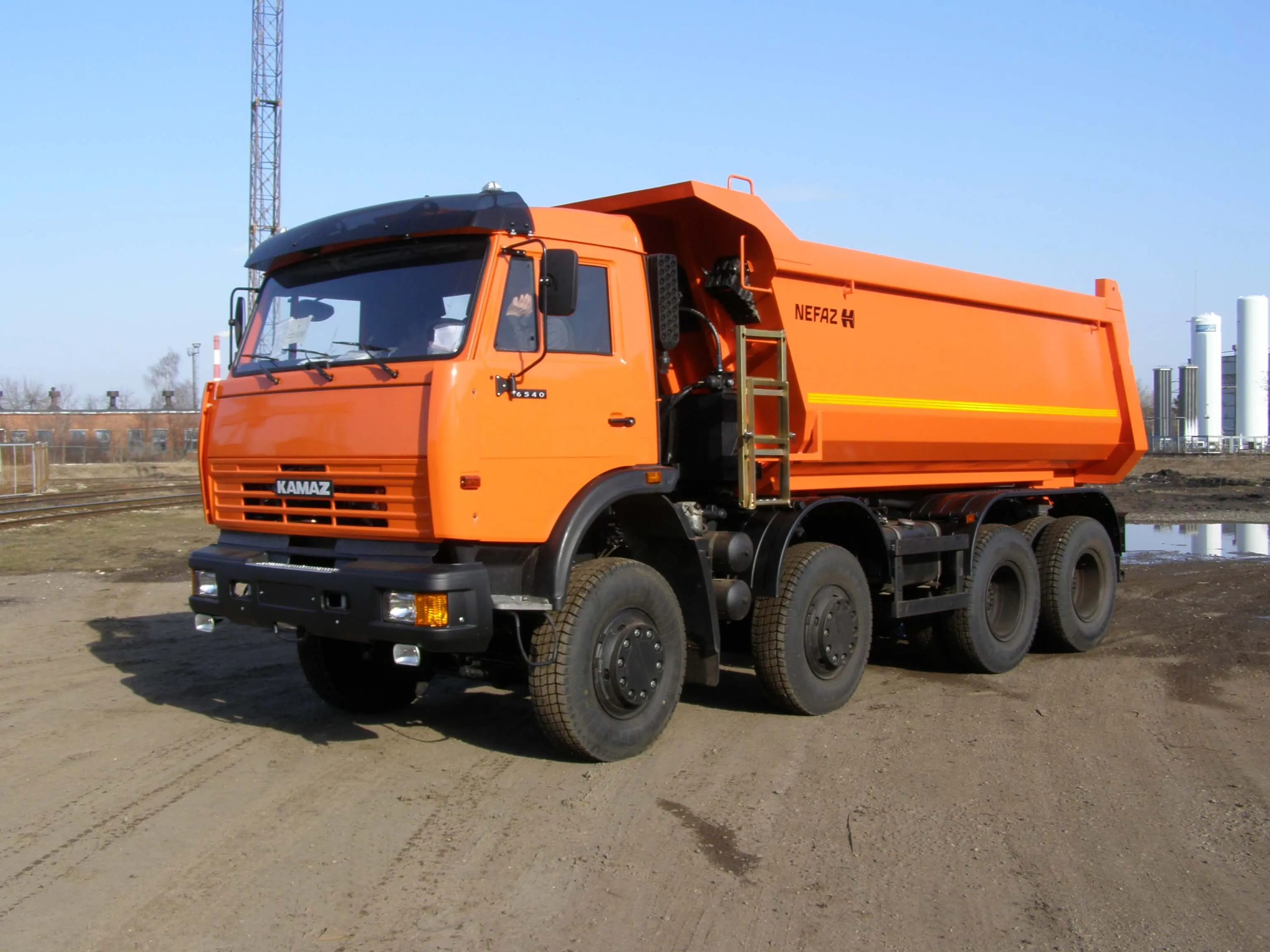 Xe Ben KAMAZ 6540 (8x4) 15m3