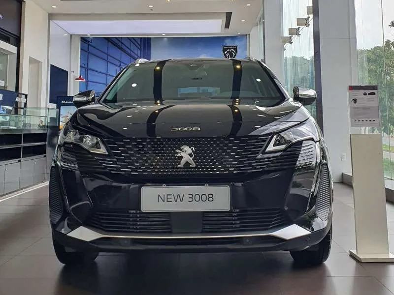 Phần đầu xe Peugeot 3008