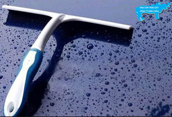 Cách tự pha chế nước rửa kính ô tô tại nhà