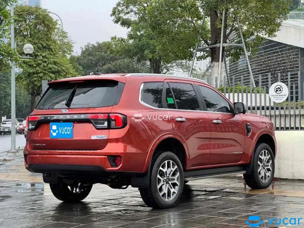 Phần đuôi xe sở hữu nhiều chi tiết hiện đại thu hút ánh nhìn.