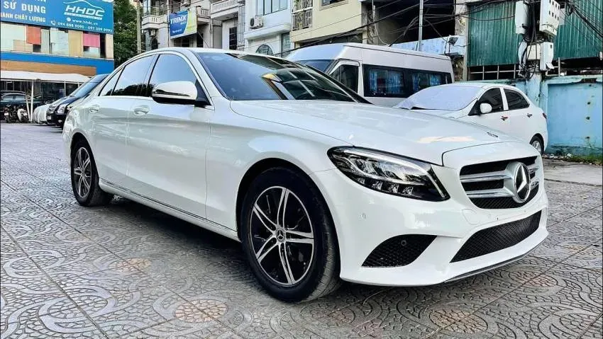 Phân tích rủi ro và chi phí phát sinh khi mua một chiếc Mercedes C180 đã qua sử dụng