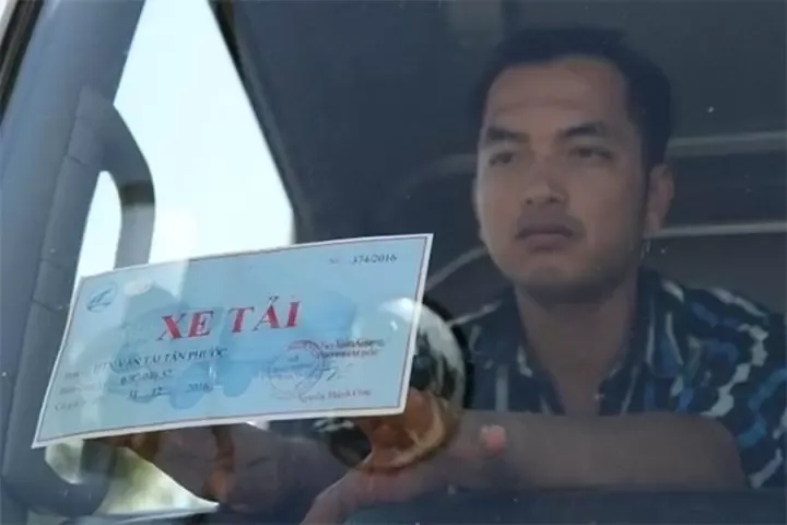 Vị trí dán phù hiệu xe tải đúng quy định