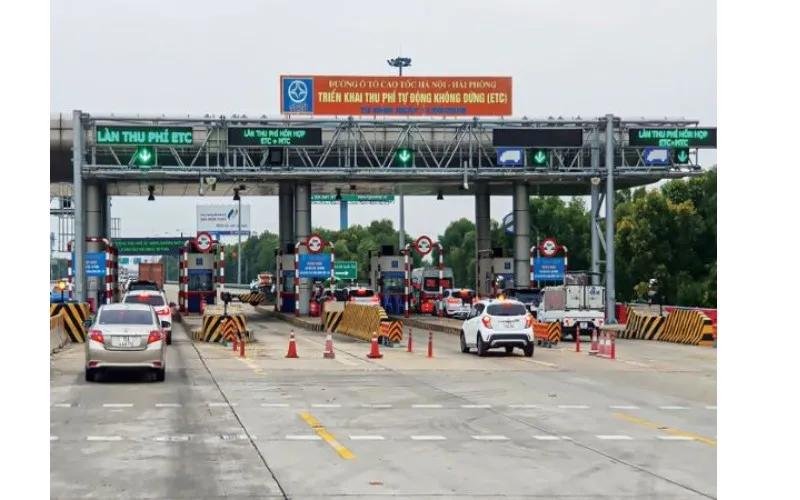 Hình ảnh tượng trưng cho việc quản lý và thanh toán các khoản phí, minh họa cho việc nộp phí đường bộ dài hạn