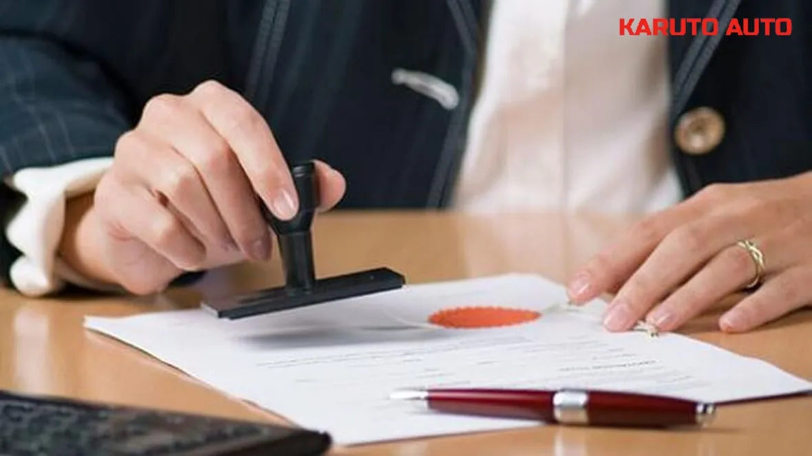 Công chứng hợp đồng mua bán là bước quan trọng trong thủ tục sang tên đổi chủ ô tô