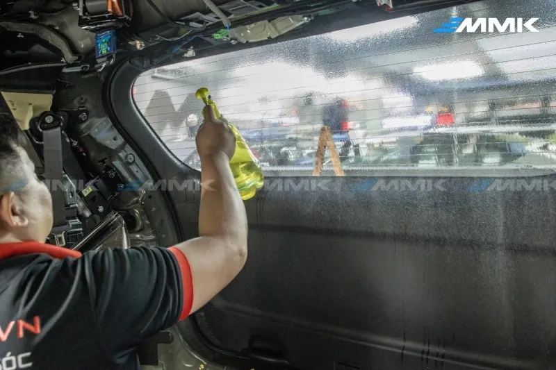 Bảng báo giá các gói dán phim cách nhiệt VKOOL được trình bày chi tiết trên một tấm poster