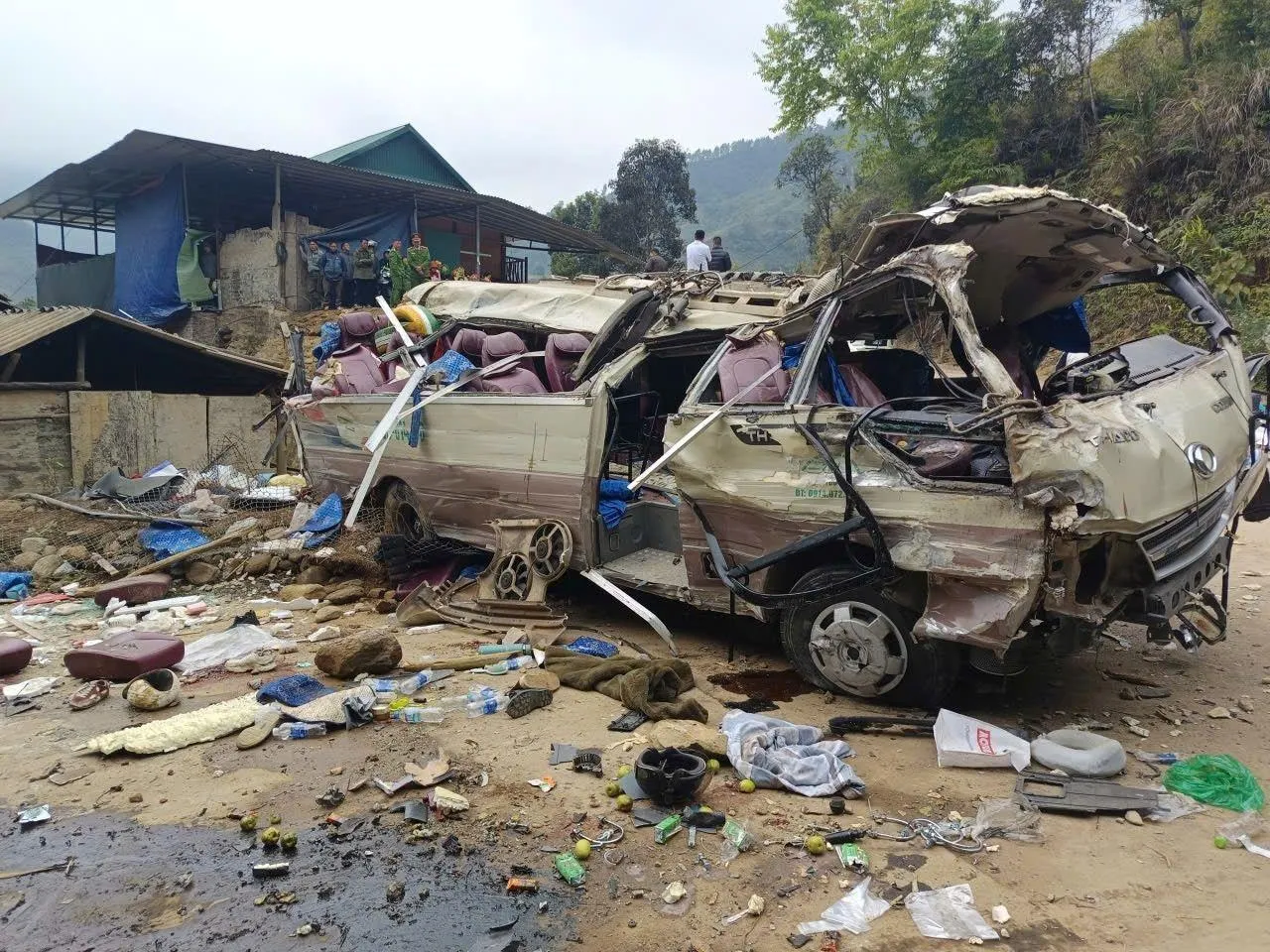 Hiện trường vụ tai nạn xe khách tại Lào Cai khiến nhiều người thương vong