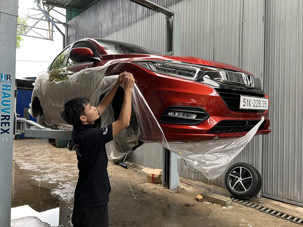 Sơn phủ gầm CCC Underbody bảo vệ xe khỏi tác động tiêu cực.