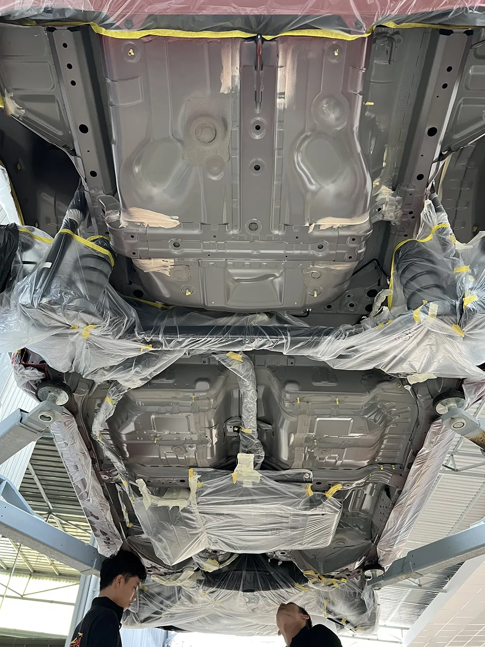 Quy trình phủ gầm chuyên nghiệp tại Car Care Centre.