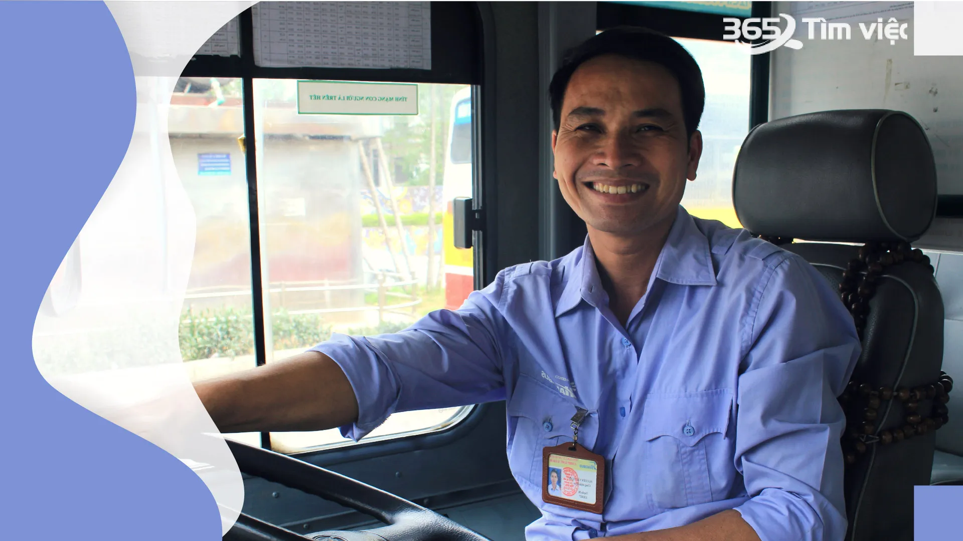 Phụ xe buýt phục vụ hành khách, xử lý hàng hoá như thế nào?