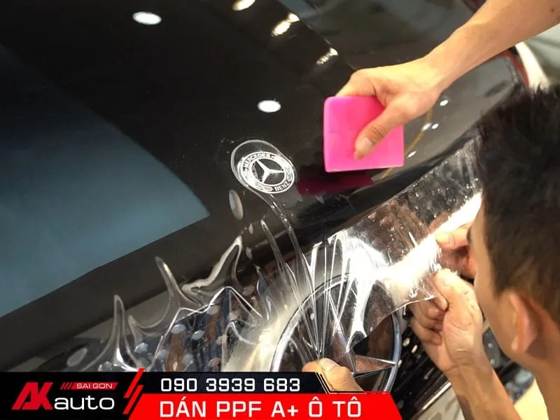 Dán PPF là giải pháp bảo vệ đèn pha ô tô sau khi đánh bóng