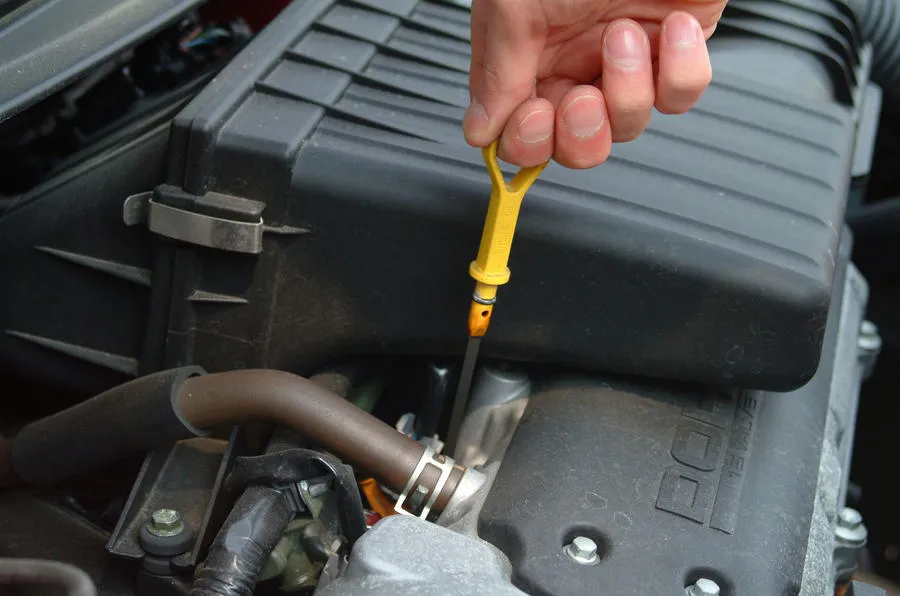 Dầu nhớt hộp số ô tô: Dấu hiệu và thời điểm thay thế chi tiết