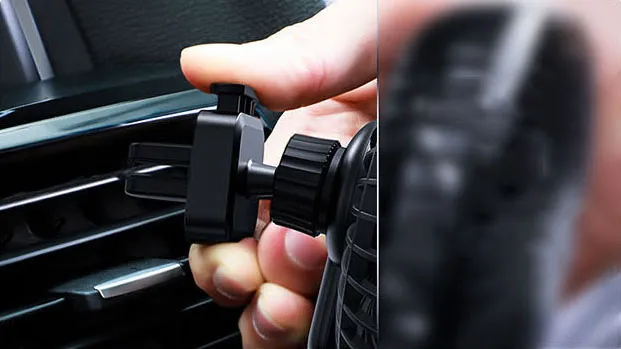 Khớp cầu giúp xoay góc của quạt gắn cửa gió điều hòa ô tô linh hoạt