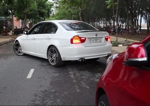 Cách Quay Đầu Xe Ô Tô Số Sàn Chuẩn Chuyên Nghiệp