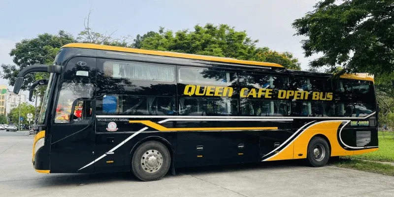 Khoang limousine Queen Cafe Bus – thiết kế tinh tế, tiện nghi đầy đủ