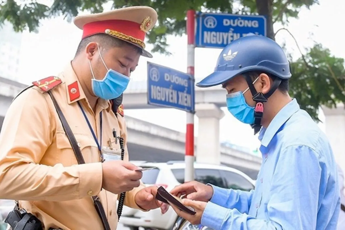Quên giấy tờ xe máy phạt bao nhiêu — các loại giấy tờ bắt buộc khi tham gia giao thông