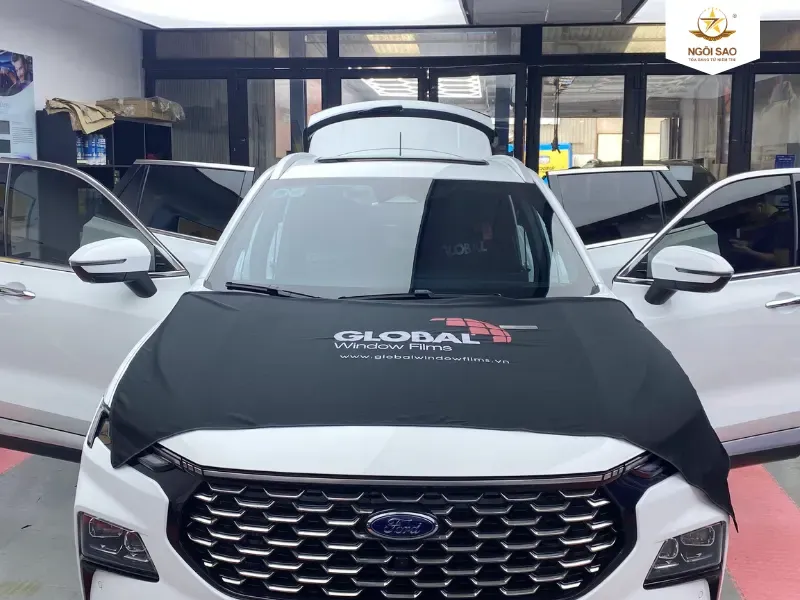 Dán kính ô tô để bảo vệ nội thất và sức khỏe theo đúng quy định dán kính xe ô tô