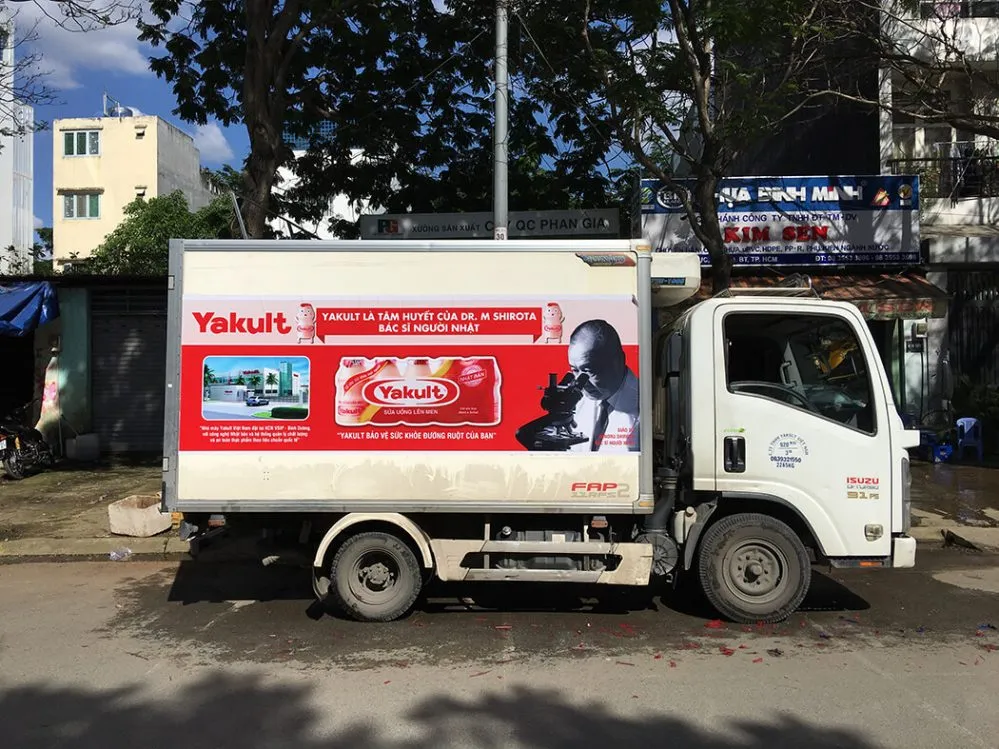 Theo luật quảng cáo trên xe tải mới nhất, doanh nghiệp không cần phải xin giấy phép quảng cáo nữa