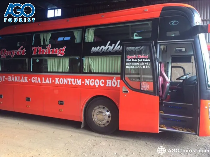 Xe giường nằm Quyết Thắng 44 chỗ với dịch vụ nước suối miễn phí suốt hành trình