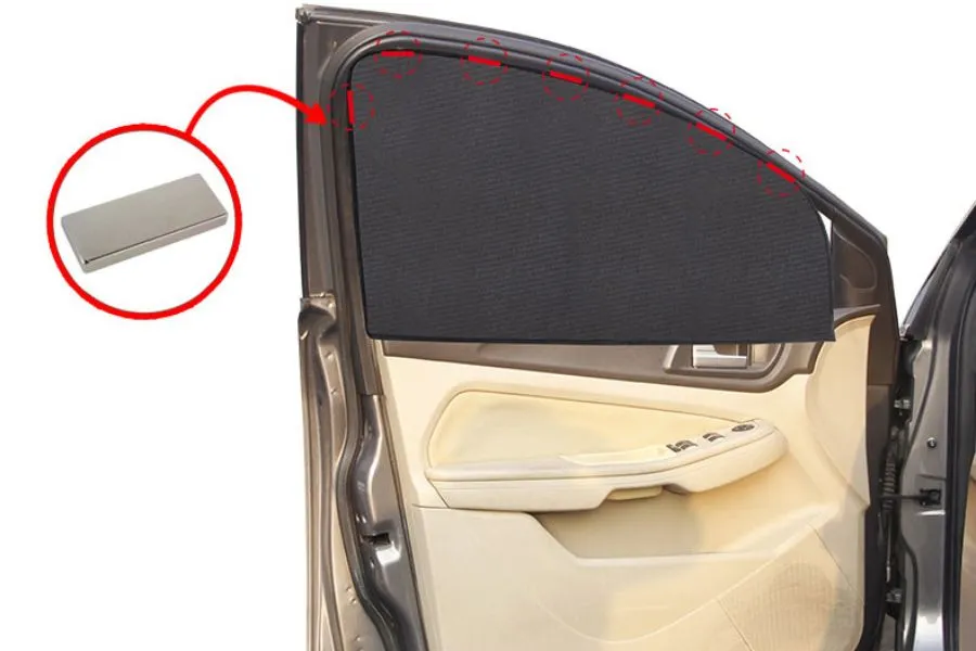 Lắp rèm cửa xe ô tô dạng nam châm đơn giản và tiện lợi