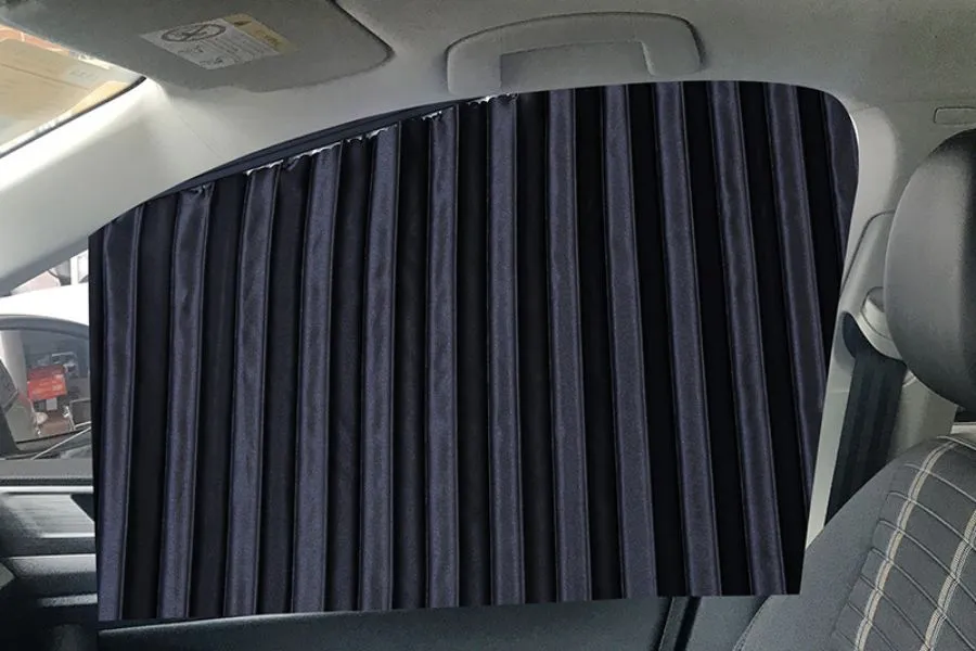 Kiểu rèm xếp có thể kéo ra vào tiện lợi tùy theo nhu cầu sử dụng