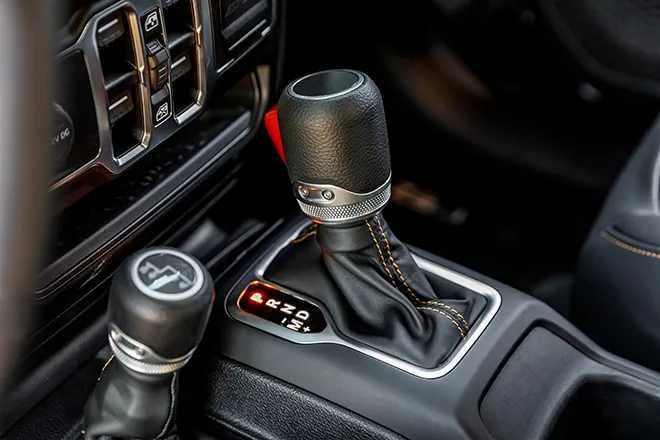 Rezvani Hercules 6x6 chiếc xe bán tải 3 cầu vạn người mê - 13