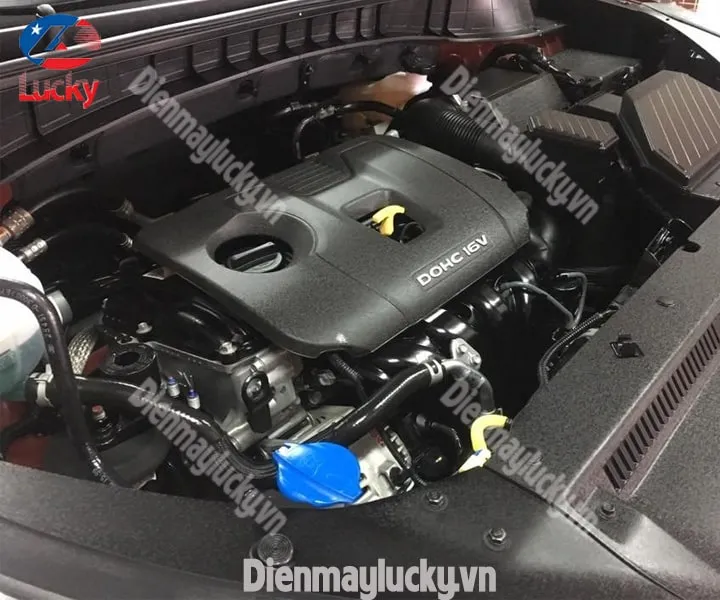 Một góc khoang máy đã được vệ sinh sạch sẽ, các chi tiết kim loại và nhựa được dưỡng bóng, tạo vẻ ngoài mới mẻ