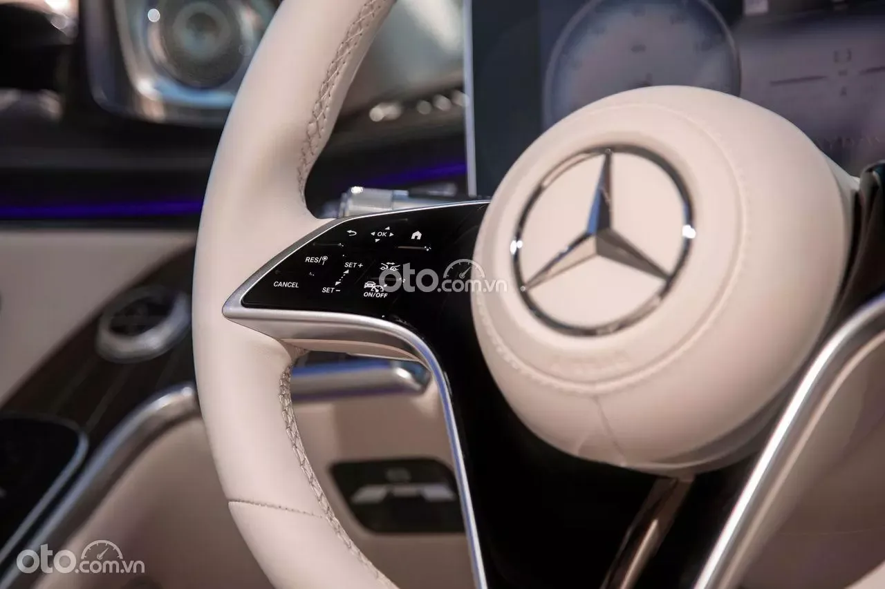 Vô-lăng xe Mercedes Maybach S450.