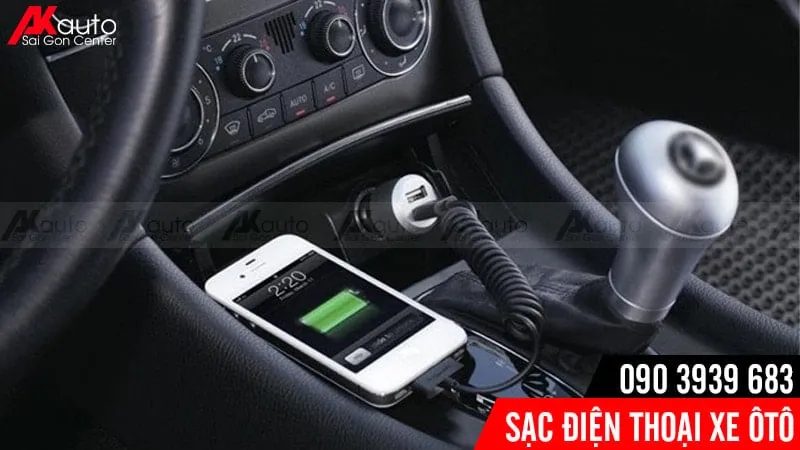 trang bị sạc điện thoại ô tô tiện lợi