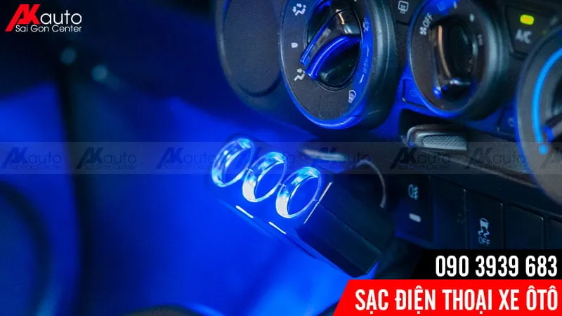 tẩu chia sạc trên xe ô tô