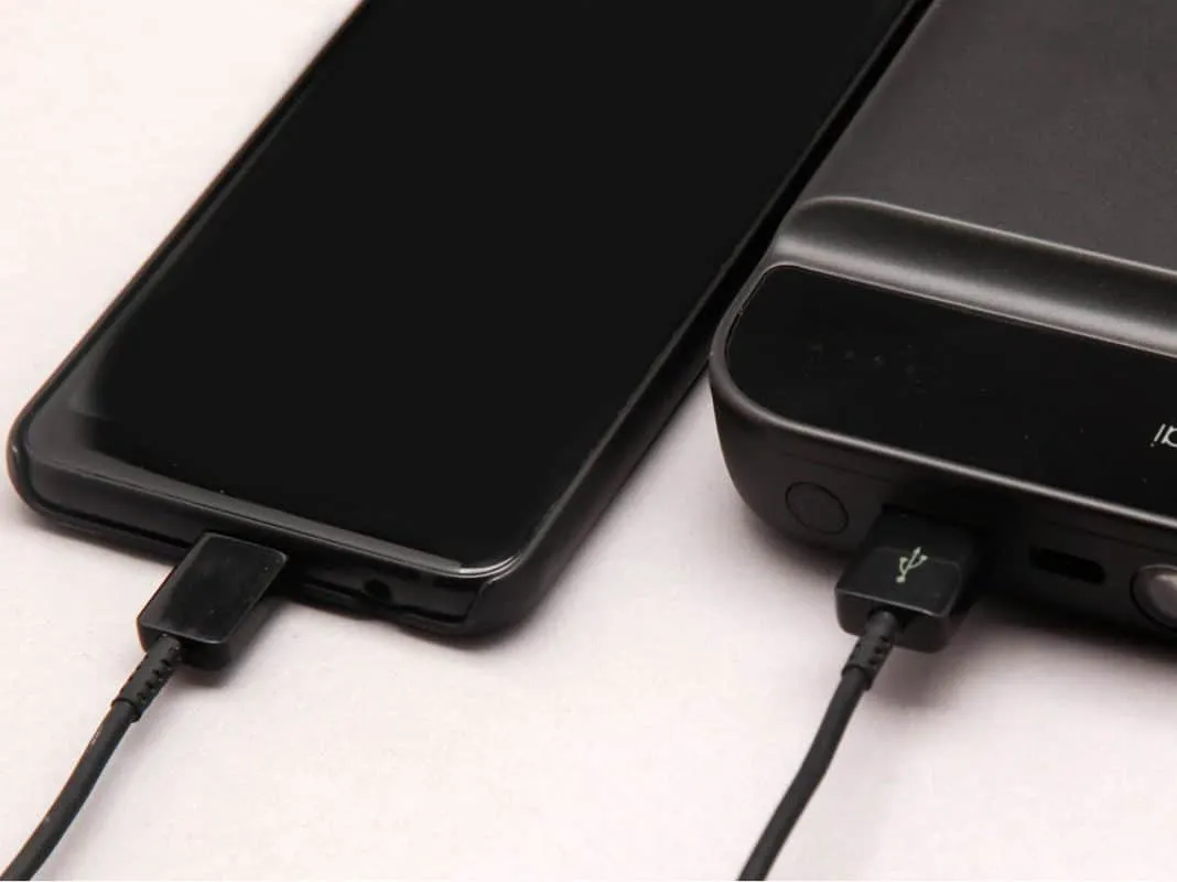 Sạc điện thoại và các thiết bị di động bằng bộ kích bình ắc quy ô tô 70mai Midrive PS01