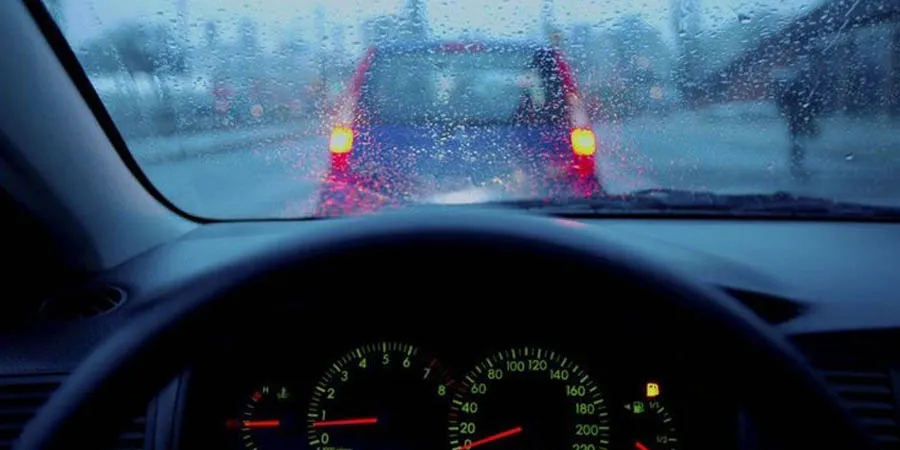 Dây điện trở nhiệt tích hợp trên kính sau của ô tô