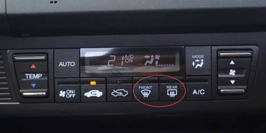 Minh họa tình huống kính bị mờ và tầm nhìn bị hạn chế khi lái xe