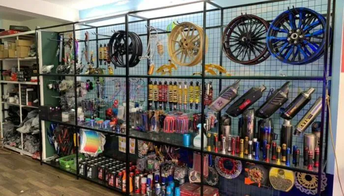 Shop phụ kiện xe máy chính hãng Hoàng Hiệp tại Tân Bình