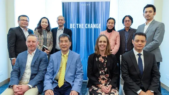 Cận cảnh mẫu xe đầu kéo Volvo hiện đại đang được phân phối chính hãng