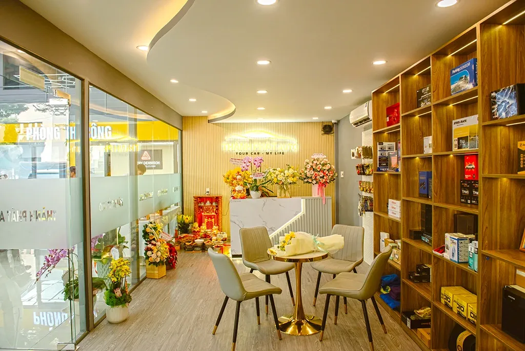 Hình ảnh thi công cách âm chống ồn ô tô tại khoang lái