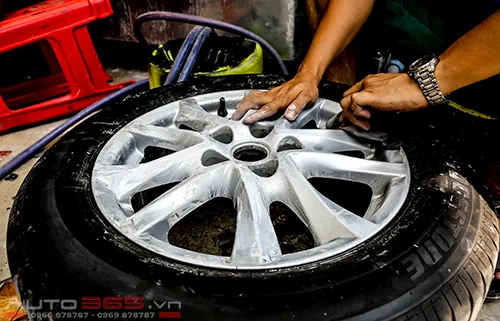 Sử dụng máy lọc khí bằng nước trong quá trình sơn mâm