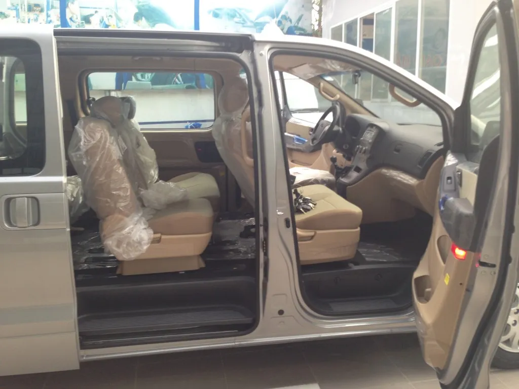 Tổng quan xe Starex bán tải khi mở cửa trượt hai bên hông