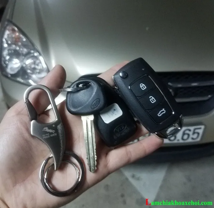 Sửa chìa khóa ô tô Kia Caren