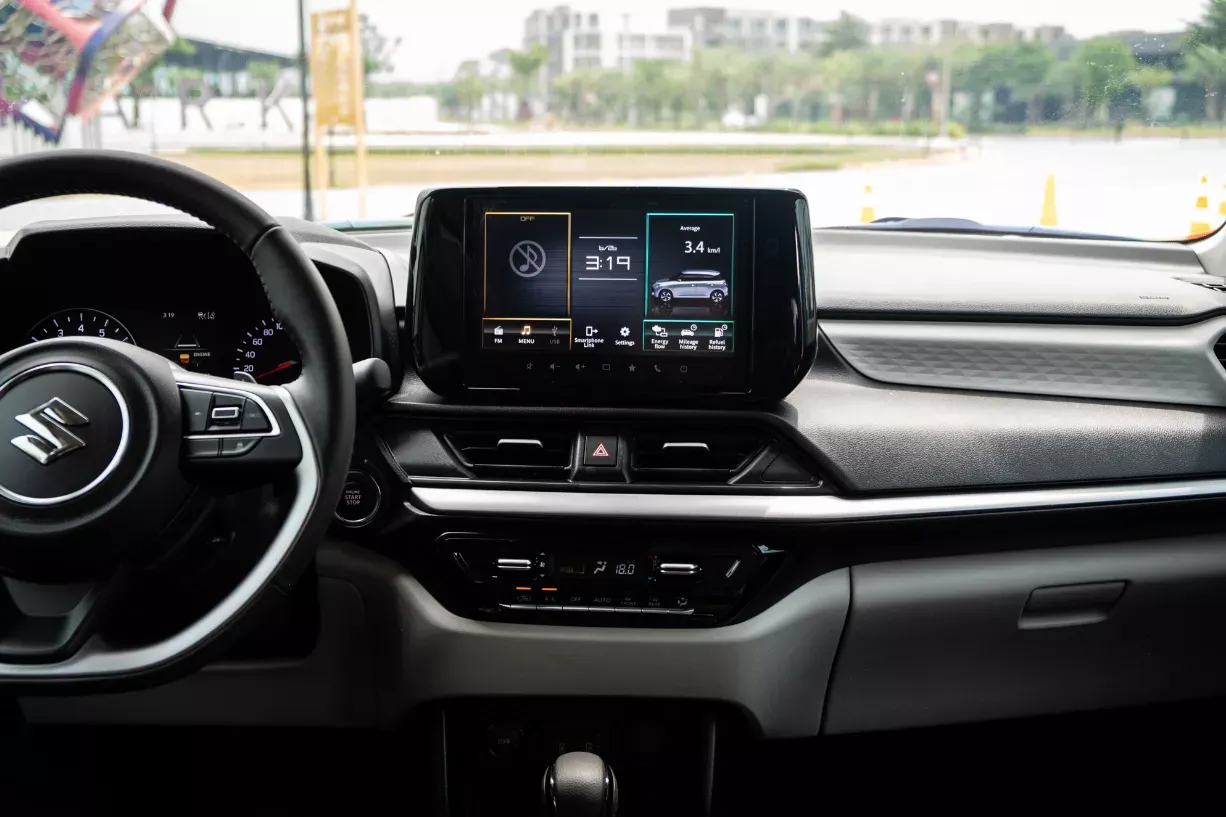 màn hình trung tâm xe Suzuki Swift.